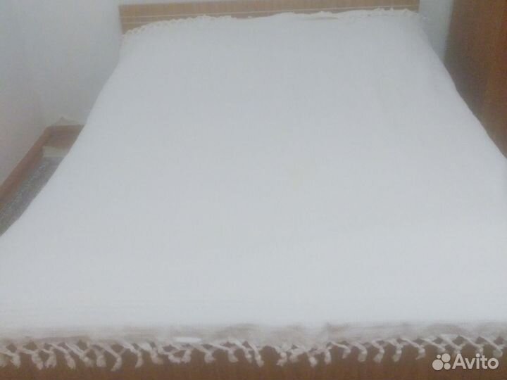 Пледы и покрывало