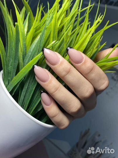 Маникюр и педикюр