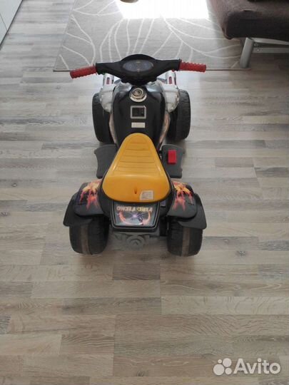 Детский квадроцикл на аккумуляторе б/у