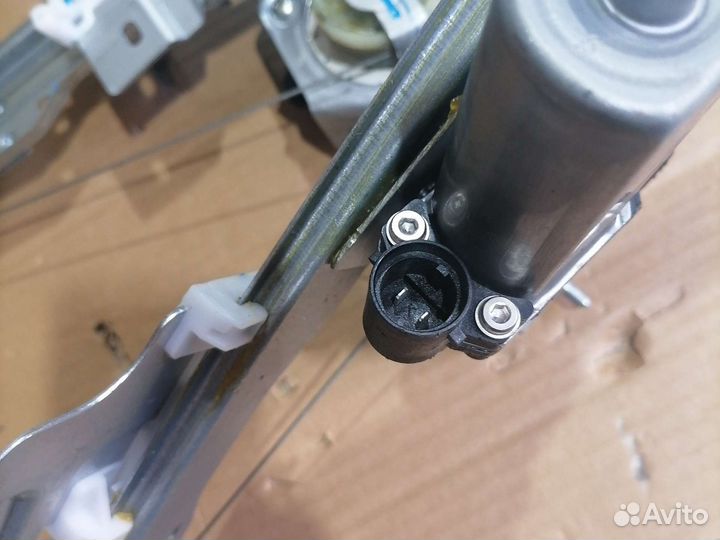 Электростеклоподъемник на Ларгус