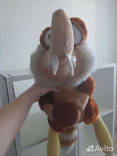 Медведь плюшевый