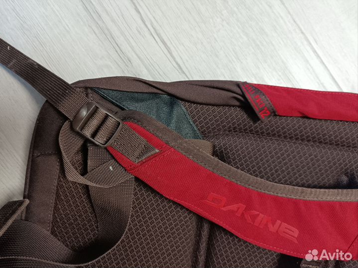 Новый рюкзак Dakine Heli Pack 12