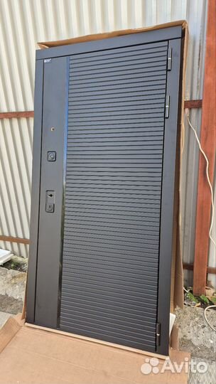 Дверь входная Piano с Пиано зеркалом