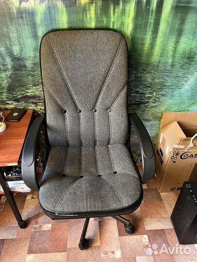 Офисное кресло