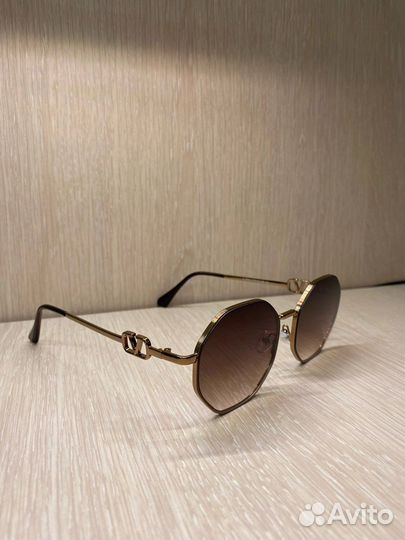 Солнцезащитные очки женские valentino