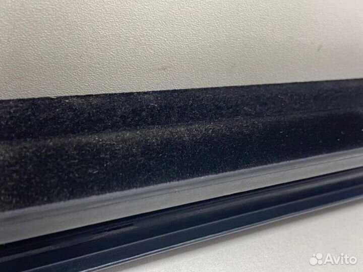 Уплотнитель стекла двери задний левый Toyota Camry