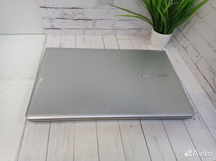 Ноутбук Samsung 300E5E / 6Gb. DDR3 / SSD 250Gb