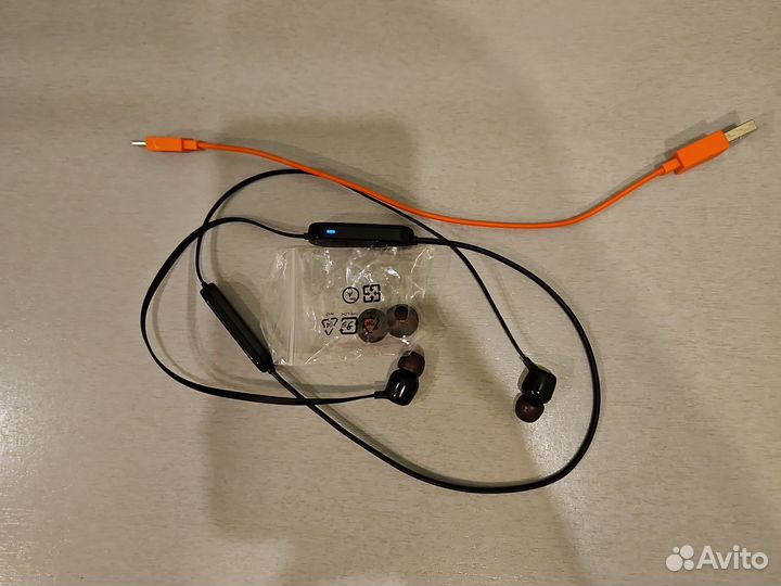 Bluetooth гарнитура JBL