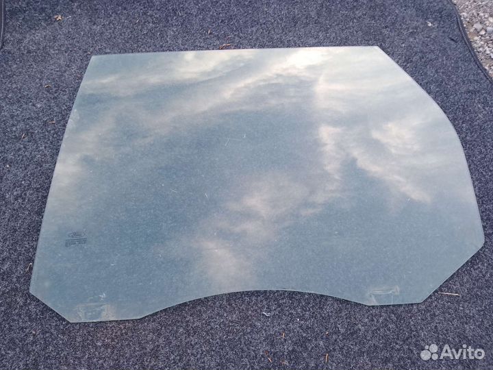 Стекло заднее левое универсал Ford Focus 2