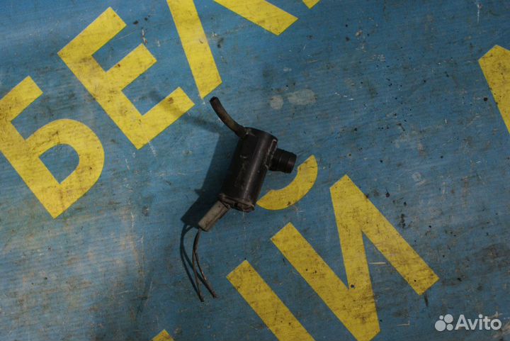 Насос омывателя лобового стекла Mazda 323F BA