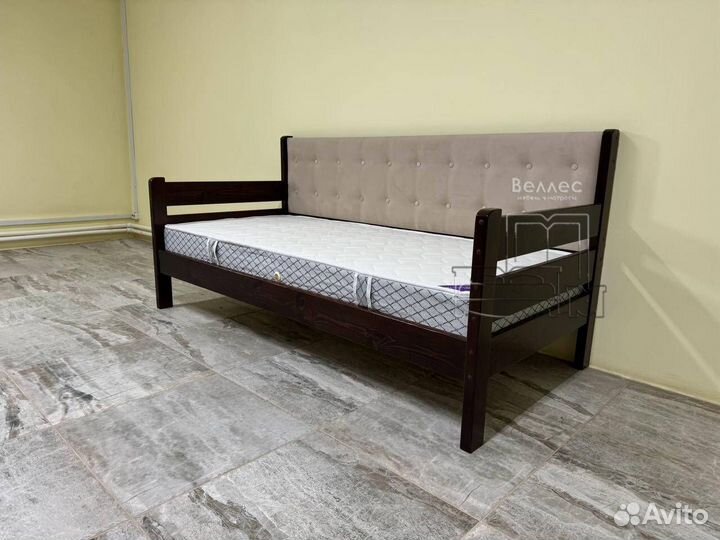 Деревянный диван массив дерево с мягкой спинкой