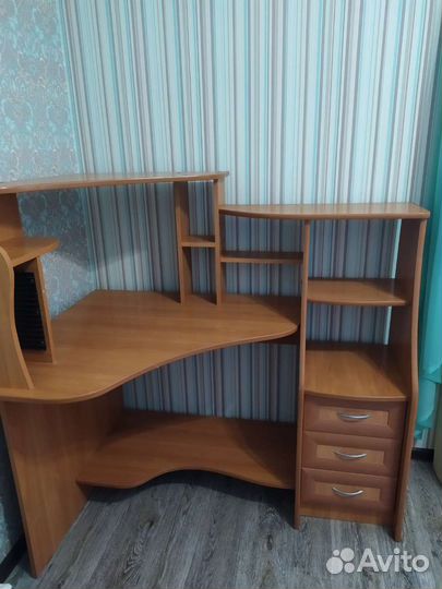 Компьютерный стол