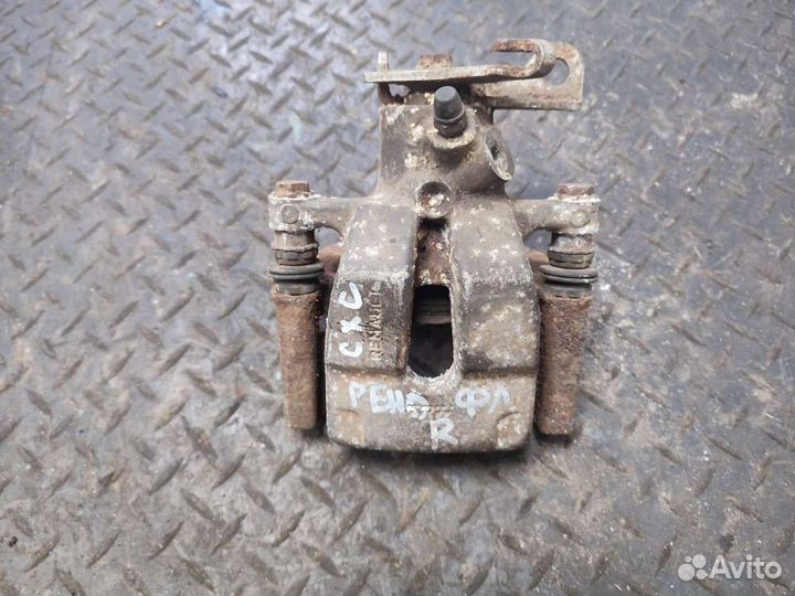 Суппорт зад/право на Renault Fluence