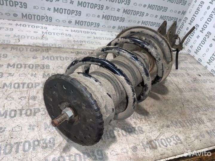 Стойка подвески передняя левая Renault Master 2.3