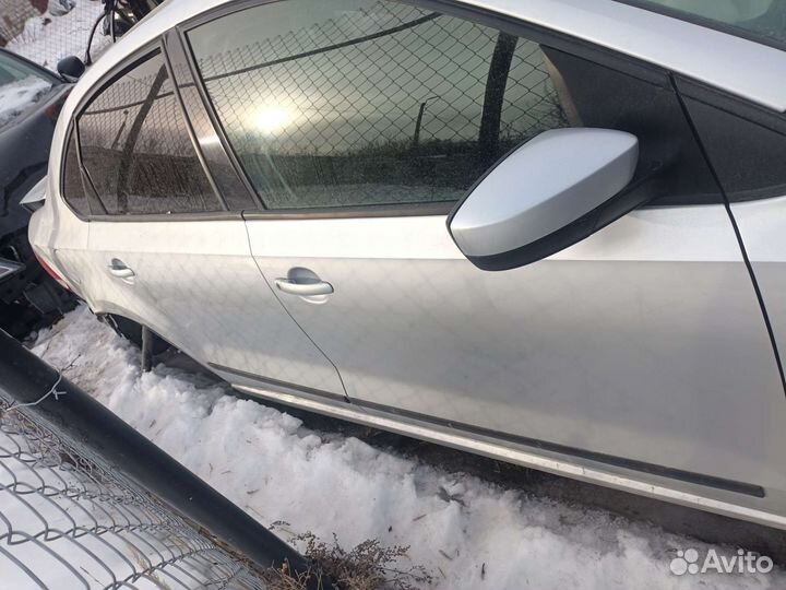 Передняя правая дверь Фольксваген Поло