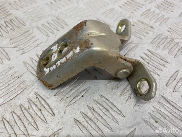 Б/У петля двери передний правый Nissan Almera