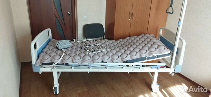 Медицинская кровать для лежачих больных