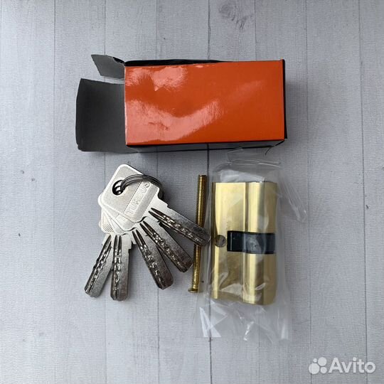 Замок врезной с ручкой