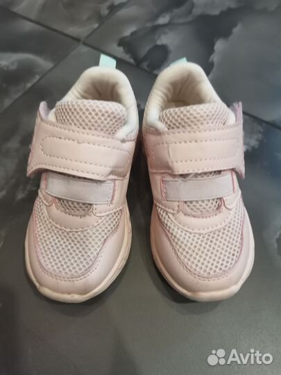 Кроссовки для девочки