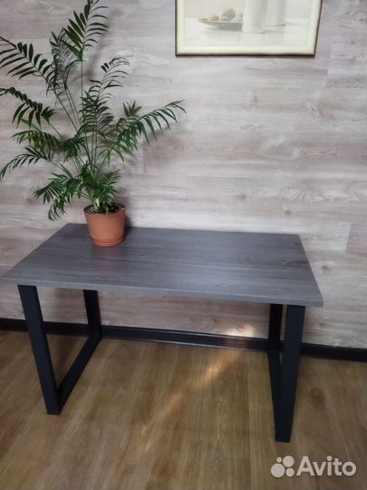 Стол в стиле лофт