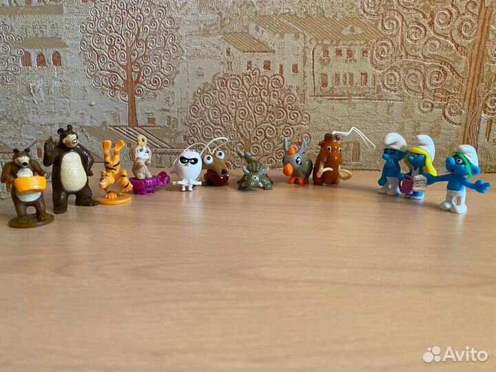 Игрушки из киндеров и лента