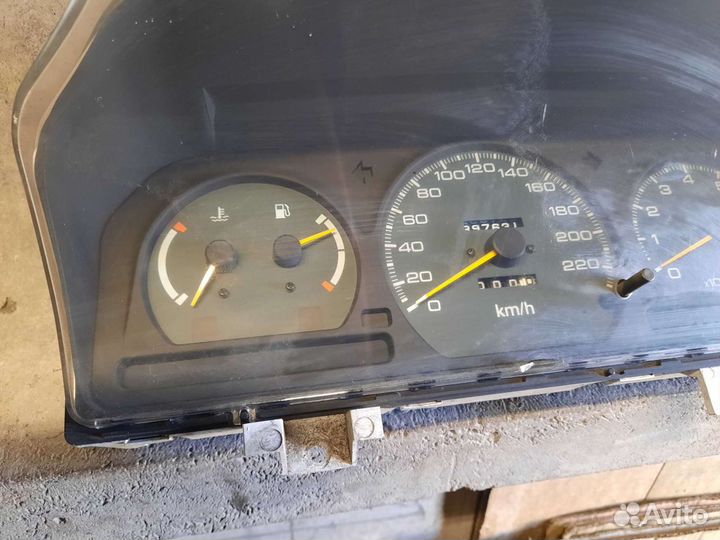 Приборная панель Mitsubishi Space Wagon