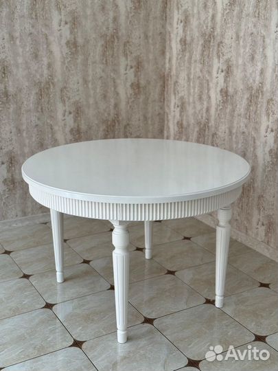 Стол и стулья