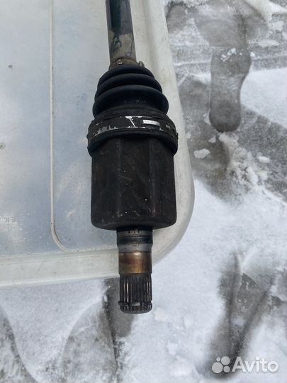 Передний левый привод для Polо 1,6 автомат