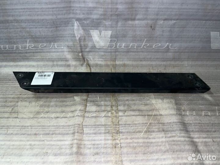 Растяжка продольная передняя левая Audi (Ауди) A8