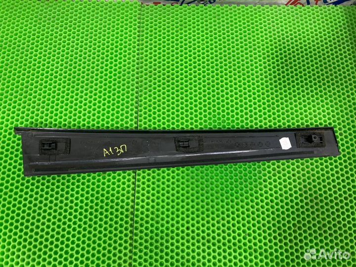 Накладка двери задняя правая Acura Mdx YD1 J35A5