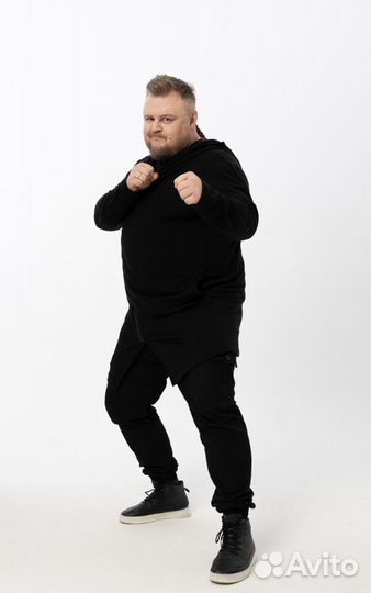 Модель plus size мужчина