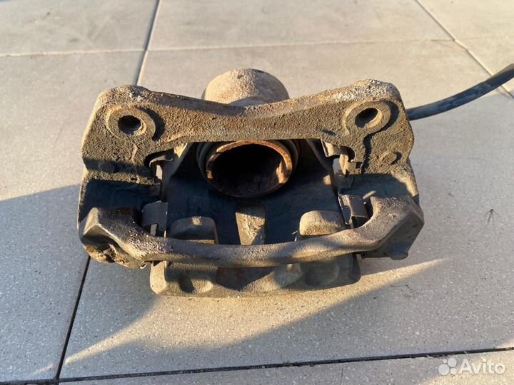 Тормозной суппорт перед лев Kia Ceed (ED)