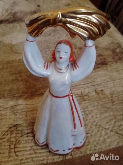 Статуэтка женщина со снопом