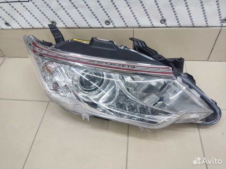 Фара ксенон правая Toyota Camry ACV51 2016