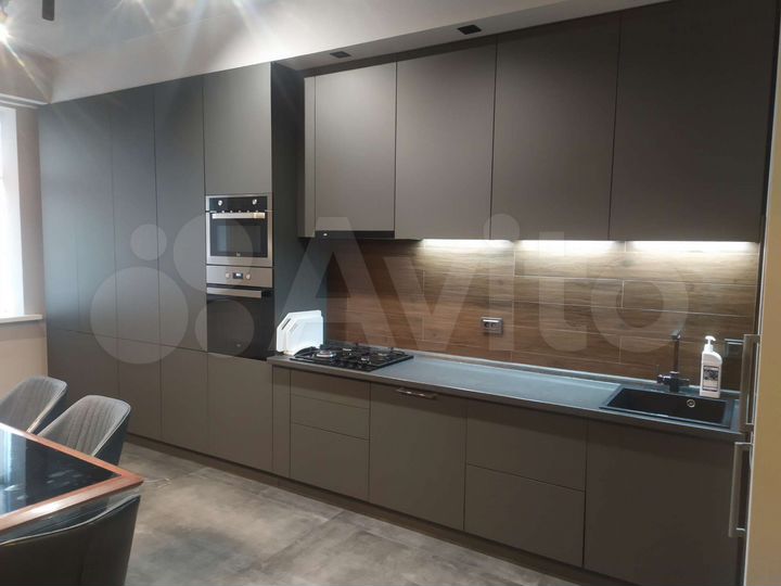 3-к. квартира, 100 м², 1/14 эт.