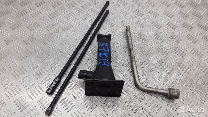 Домкрат на Isuzu Trooper