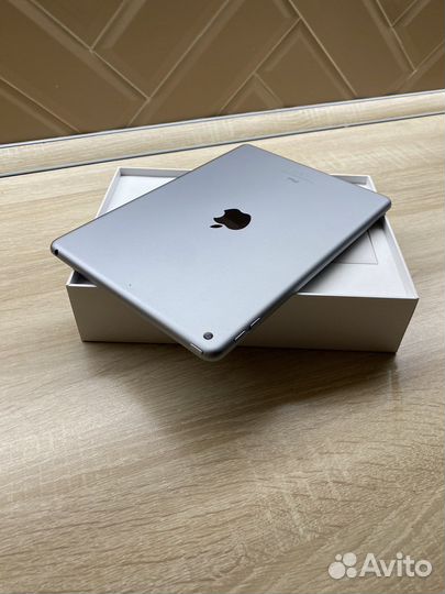 Продаю iPad (6th Generation) Wi-Fi