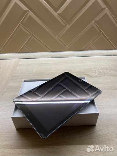 Продаю iPad (6th Generation) Wi-Fi