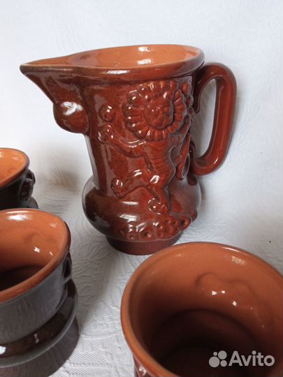 Керамическая посуда: кувшин, кружки