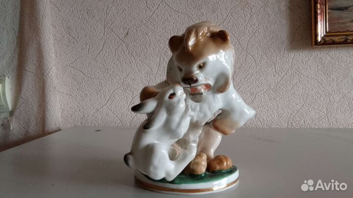 Статуэтка фарфоровая Лев и Заяц басни Крылова