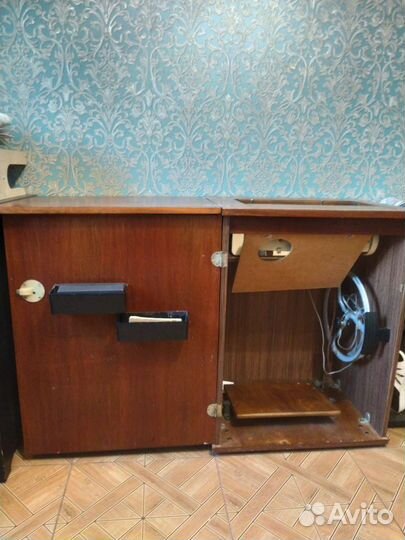 Швейная машина Чайка 142м