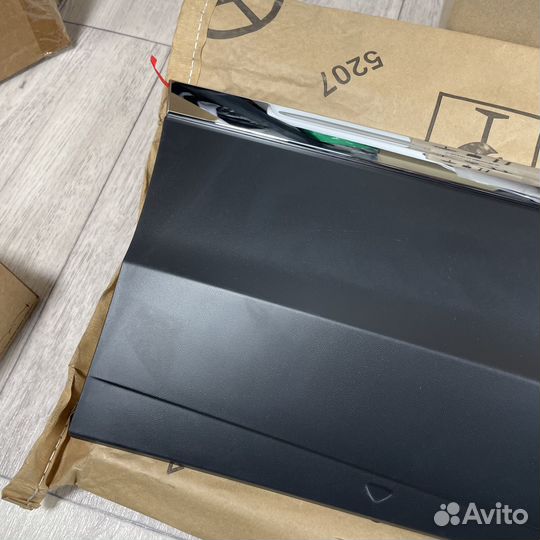 Накладка задней правой двери Volkswagen Tiguan 2