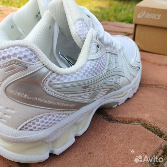 Кроссовки женские Asics