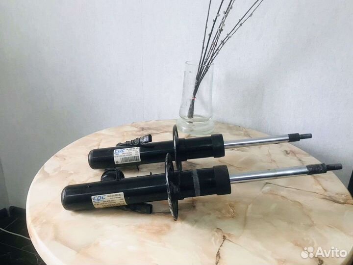 Стойки правая, левая передняя 8R0.413.030 J