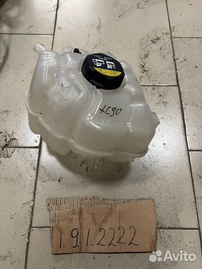 Бачок расширительный Volvo xc90 2 new