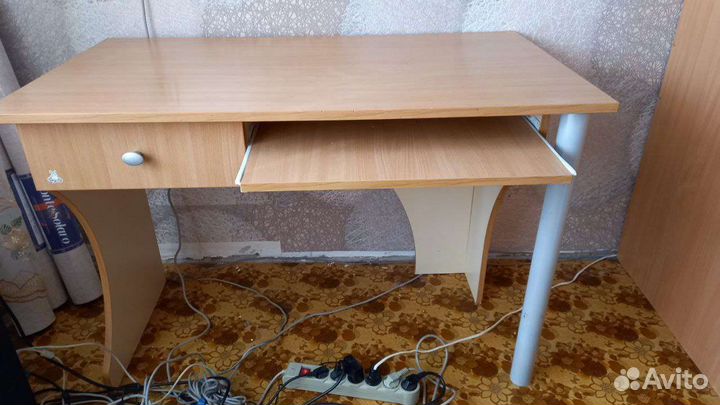 Компьютерный стол