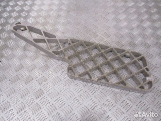 Ступенька верхняя правая Scania 1535040