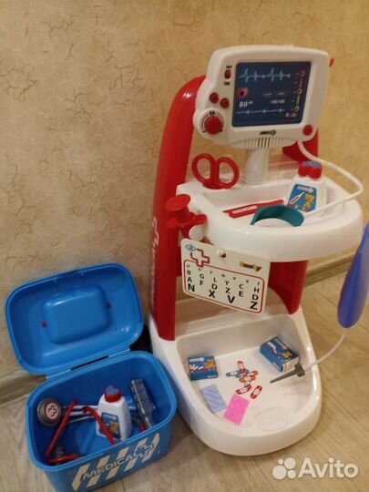 Тележка доктора Smoby, мольберт, стул