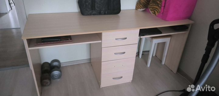 Стол письменный