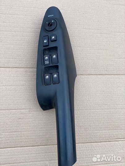 Блок управления стеклоподъемниками Hyundai Tucson